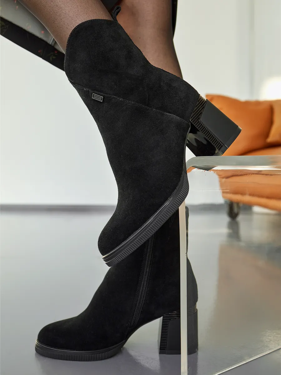 Ботинки женские зимние на каблуке замшевые U420-041