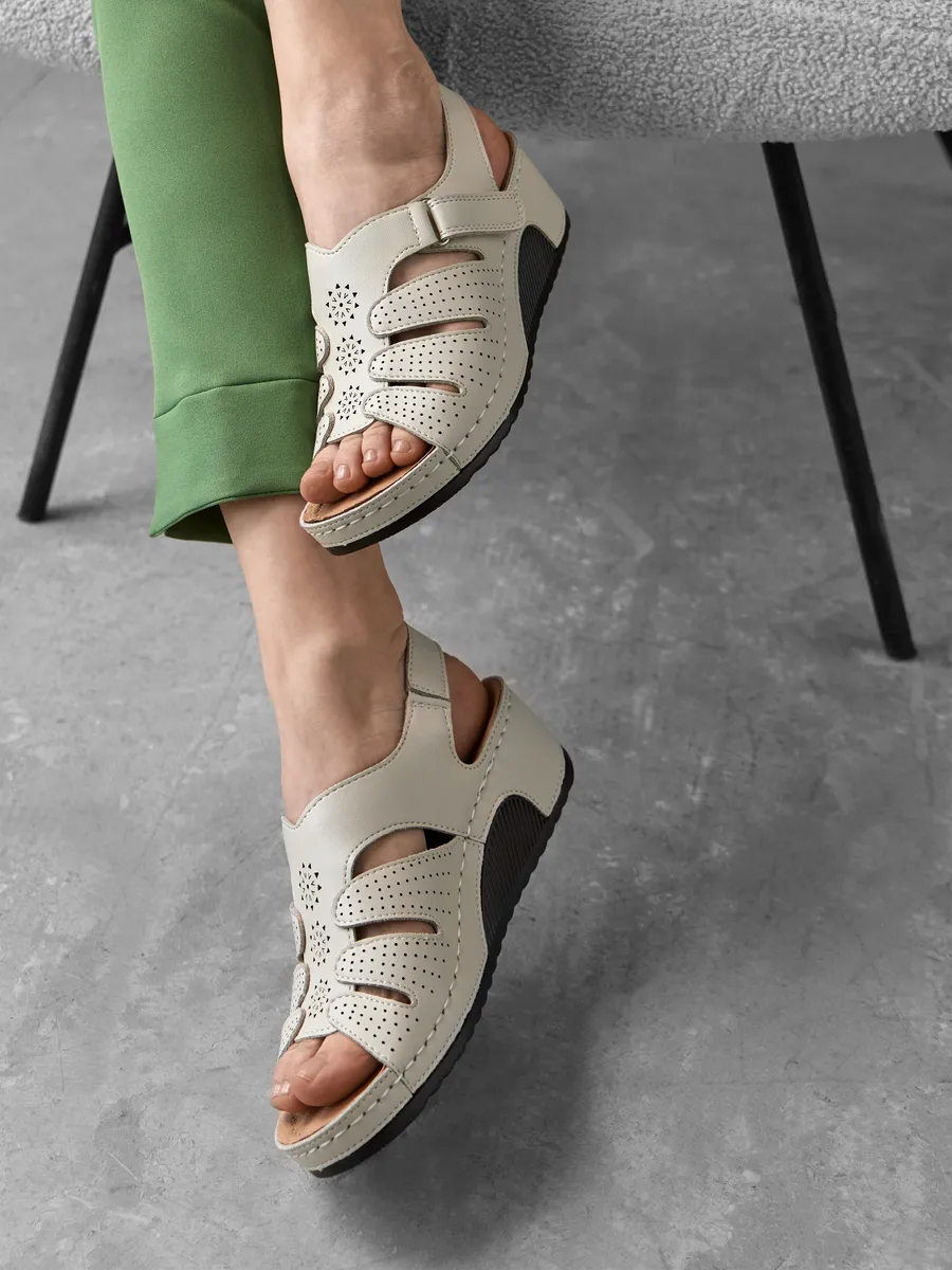 Босоножки женские летние на танкетке натуральная кожа 31W31-6-022