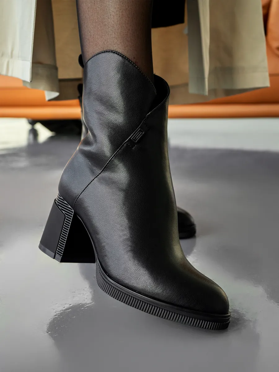 Ботинки женские зимние на каблуке натуральная кожа U420-040